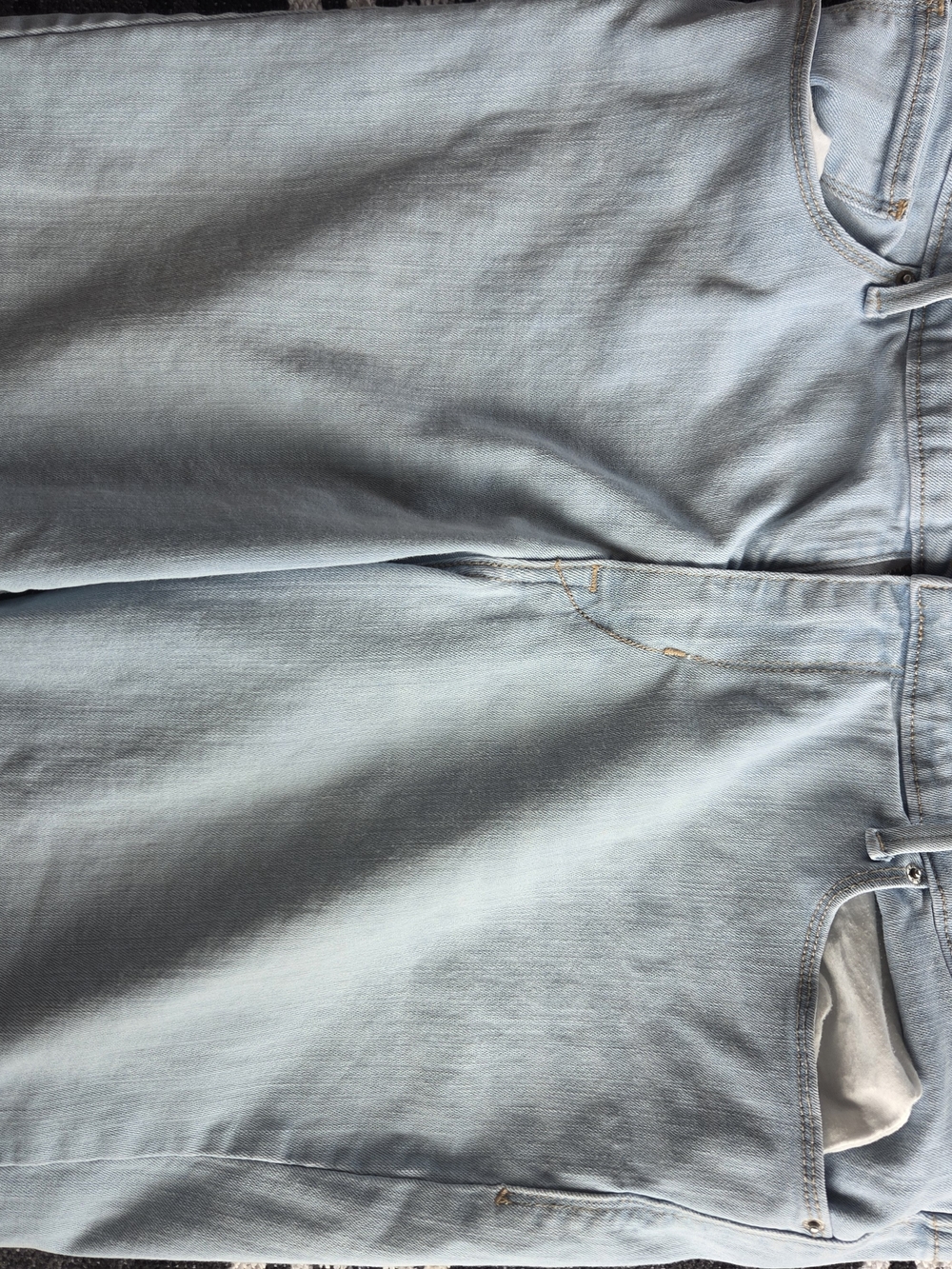 Levi's Men's Light Blue Slim Straight Jeans